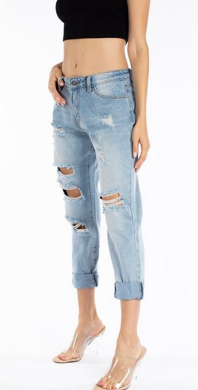 HIGH RISE DESTROYED BOYFRIEND FIT JEAN